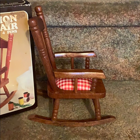 Pin Cushion Chair “No Pins” - Picture 6 of 7